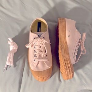 NOVESTA SIZE 8 Shoes - never worn (comes with an extra pair of laces)